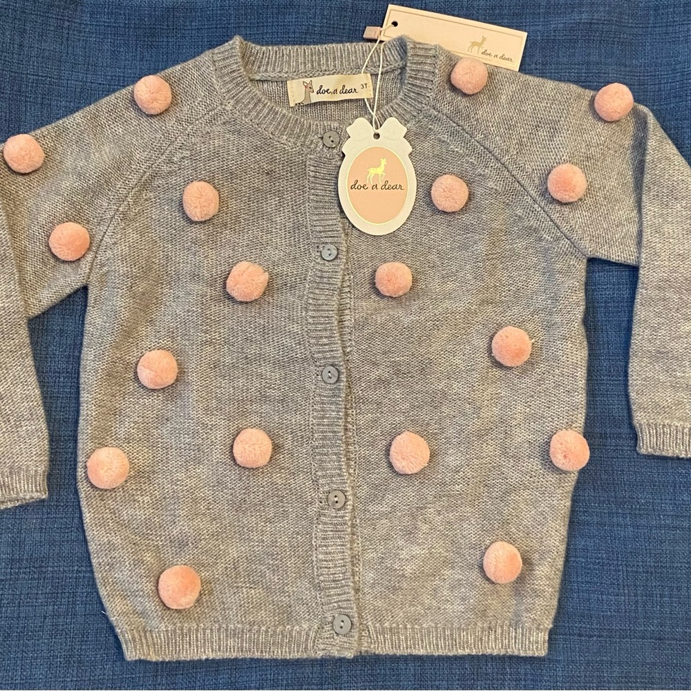 Doe a Dear Toddler T3 Sweater. Brand New, Still tagged. Soft. Gray & pink puffs
